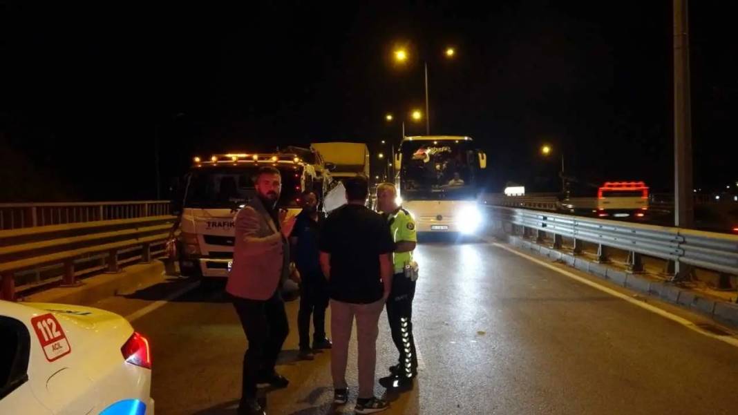 Manavgat’ta Pikabın Kamyona Girdiği Kaza Trafiği Felç Etti! 5